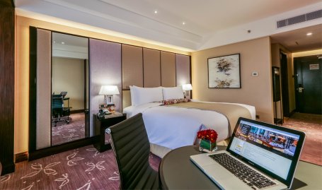 Diamond Hotel - Premier King - Hotels In Ermita Manila